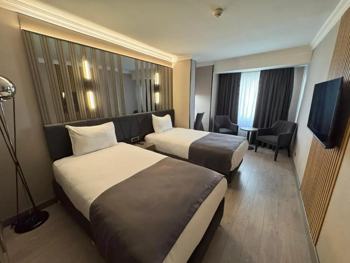 Aven Hotel