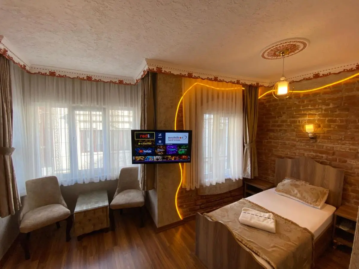 Golden Arrow Hotel