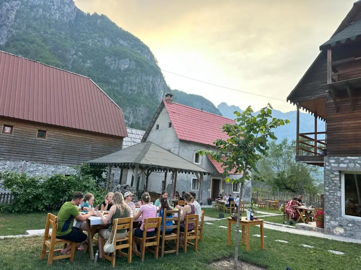 Bujtina Vellezerit Grrela