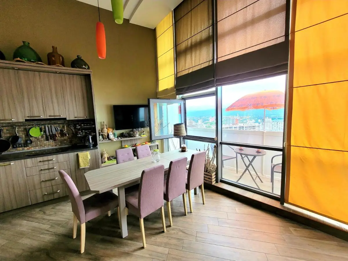 2 levels penthouse with a SUNSET SEA VIEW! Balcony and window 8x4m!