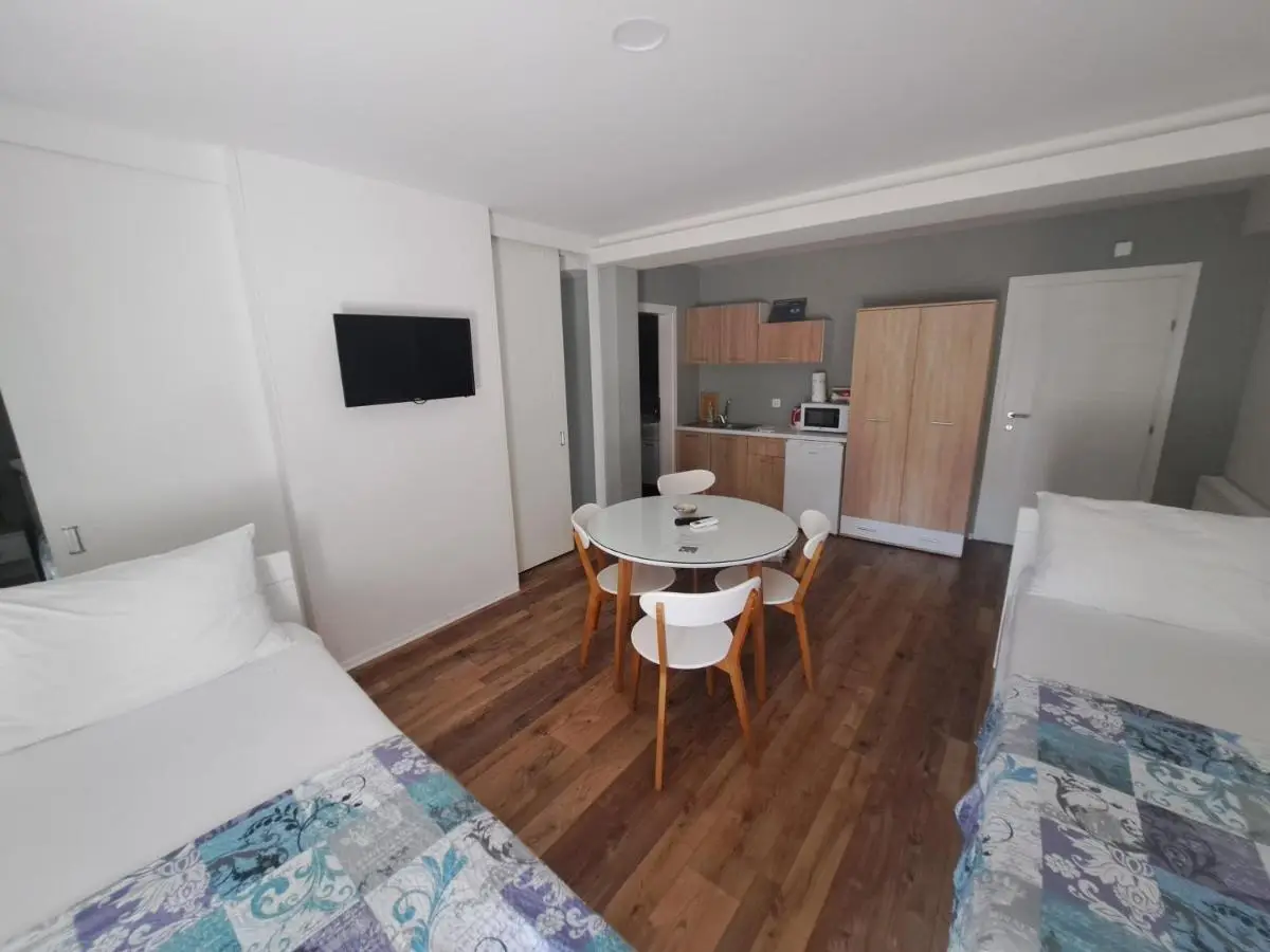 Villa Flower with Free Onsite Parking