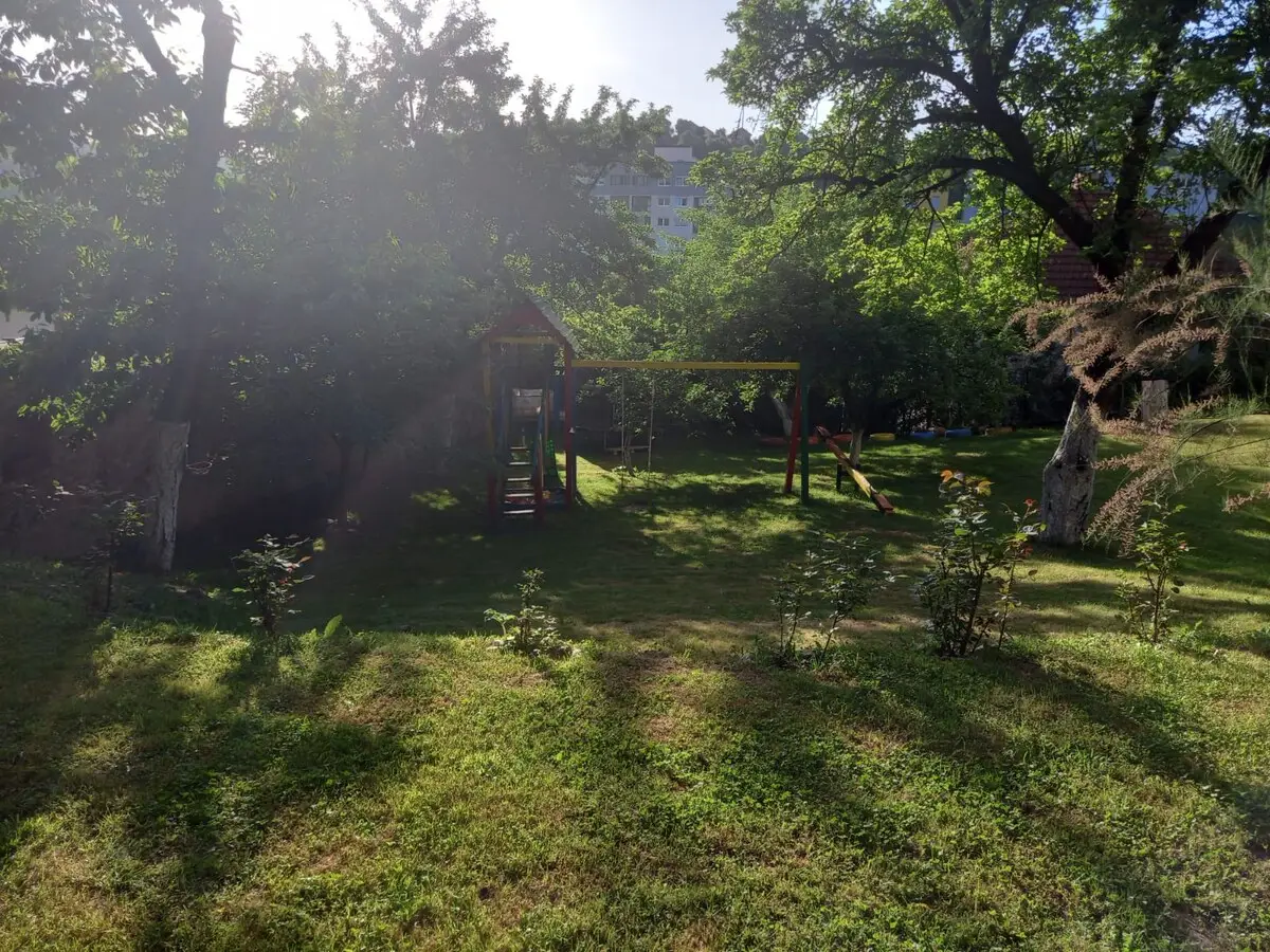 1-min to Bus /  House with Big Garden and BBQ