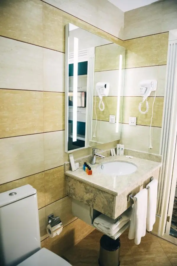 Emerald Suite Hotel