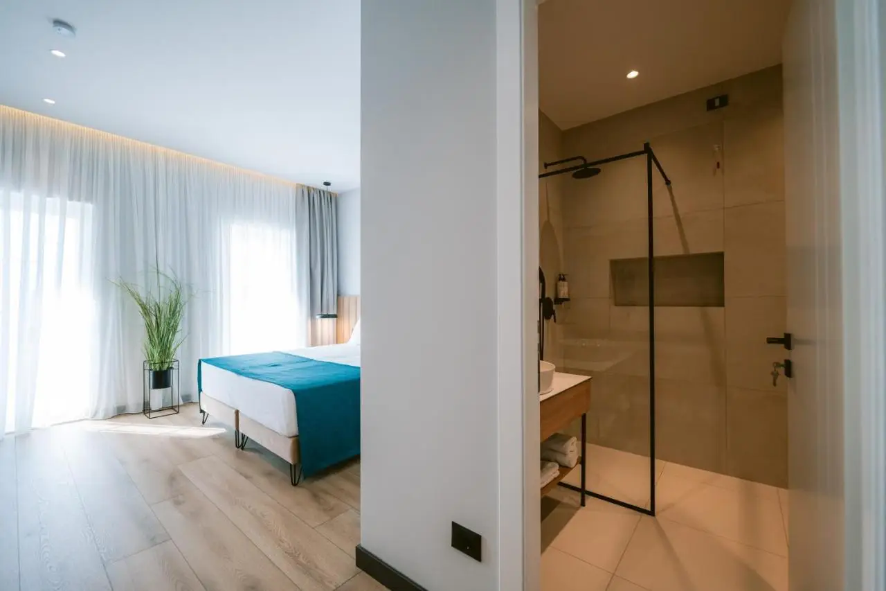 TRIBUTE Hotel