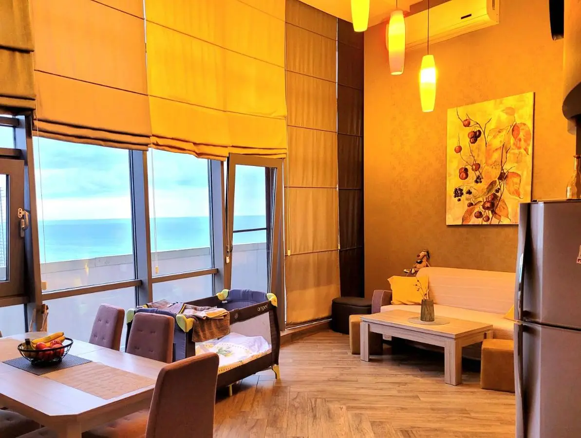 2 levels penthouse with a SUNSET SEA VIEW! Balcony and window 8x4m!
