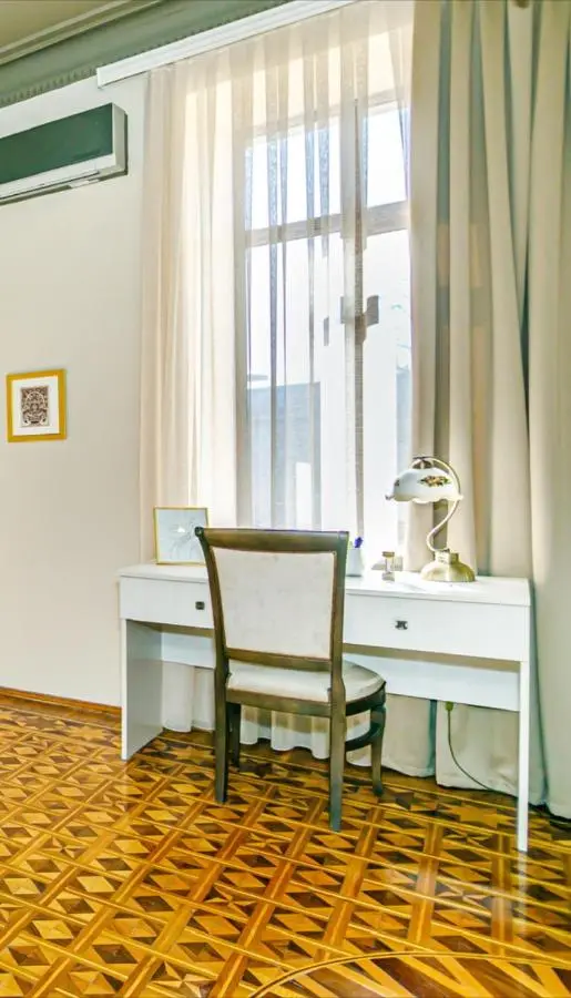 White Lilies - Elegant Sea View F1 & Nizami Charm