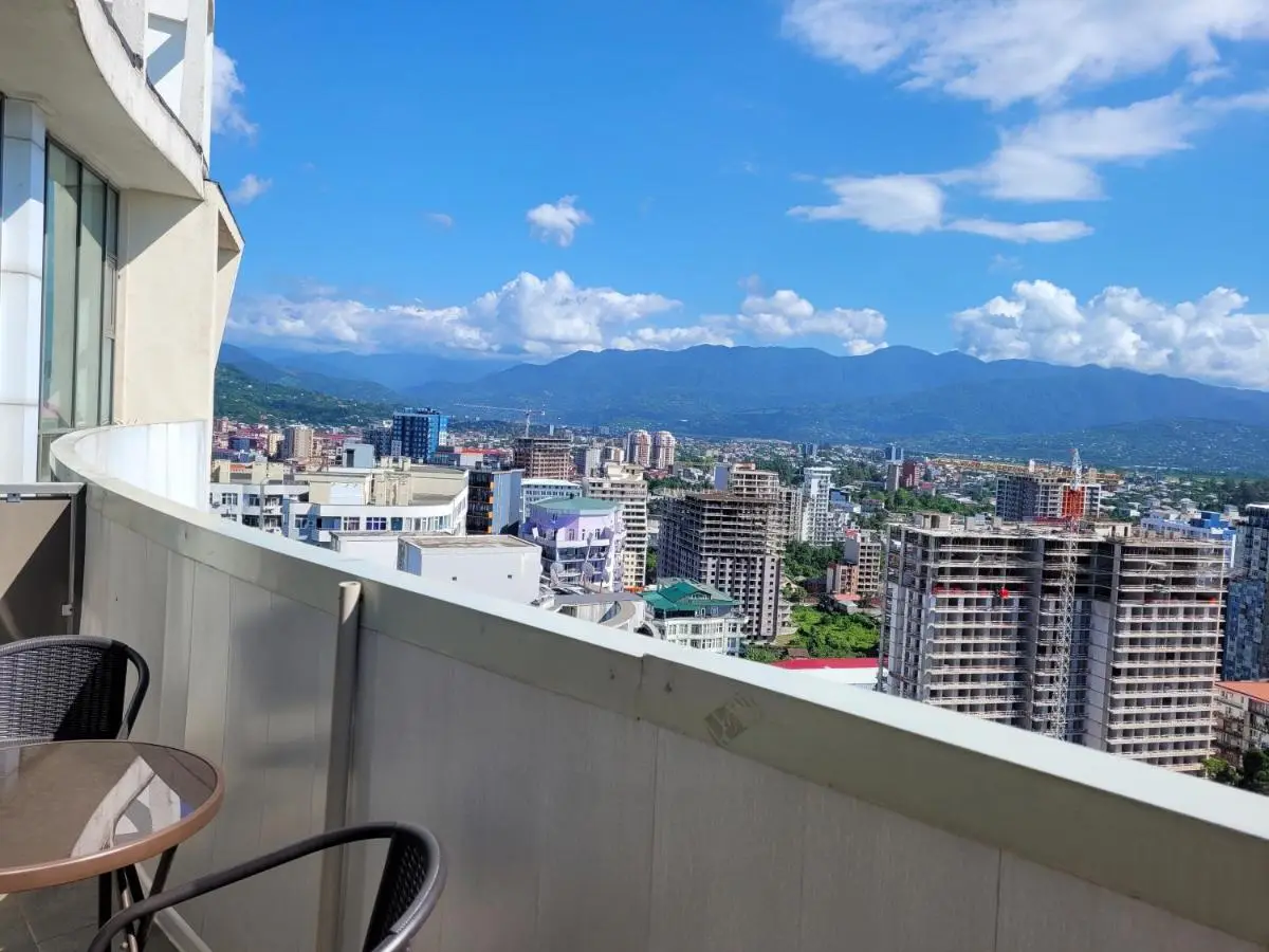 2 levels penthouse with a SUNSET SEA VIEW! Balcony and window 8x4m!