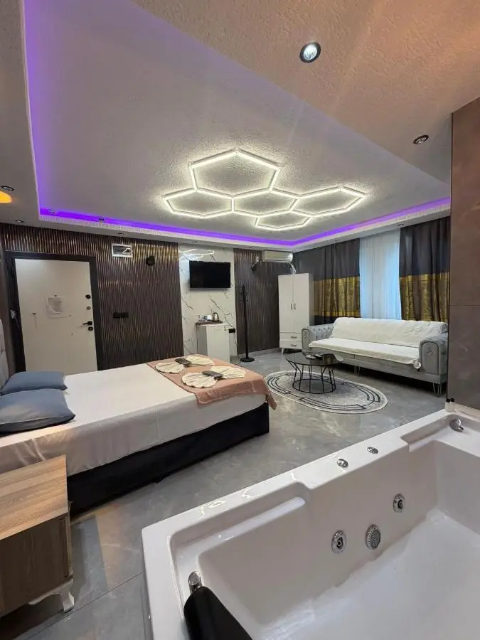 KRAL GRAND OTEl