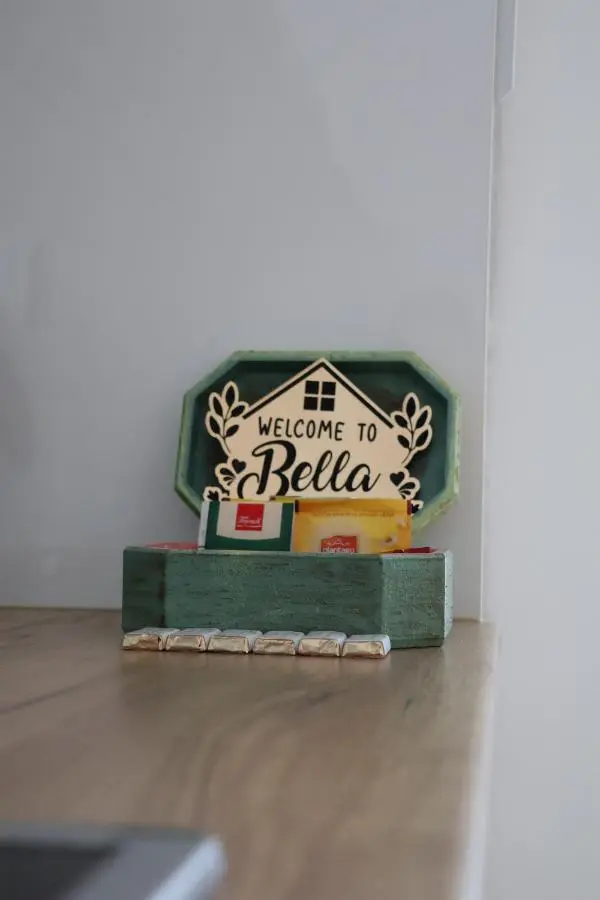 Bella