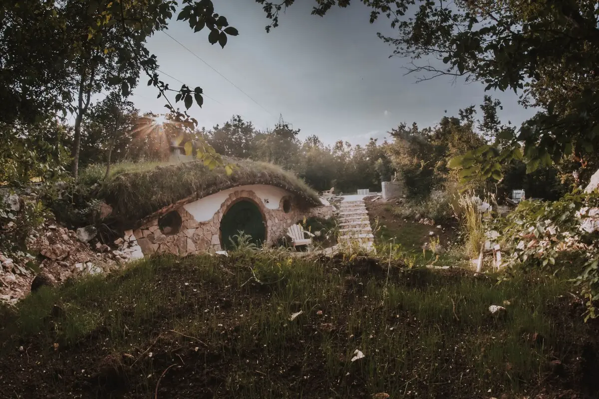 Hobbit House Mostar – Magical Underground Stay
