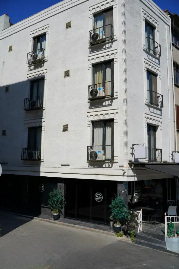 Sword Suit Hotel