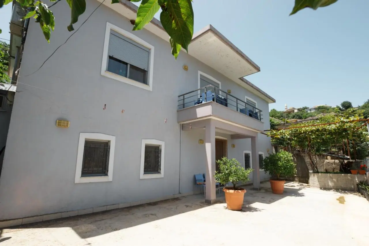 Leka GuestHouse
