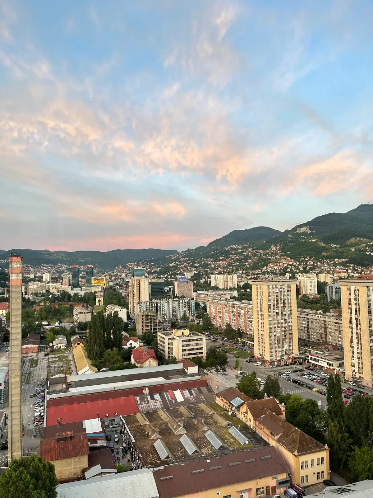 Spacious Apartment with Stunning Views & Many Beds