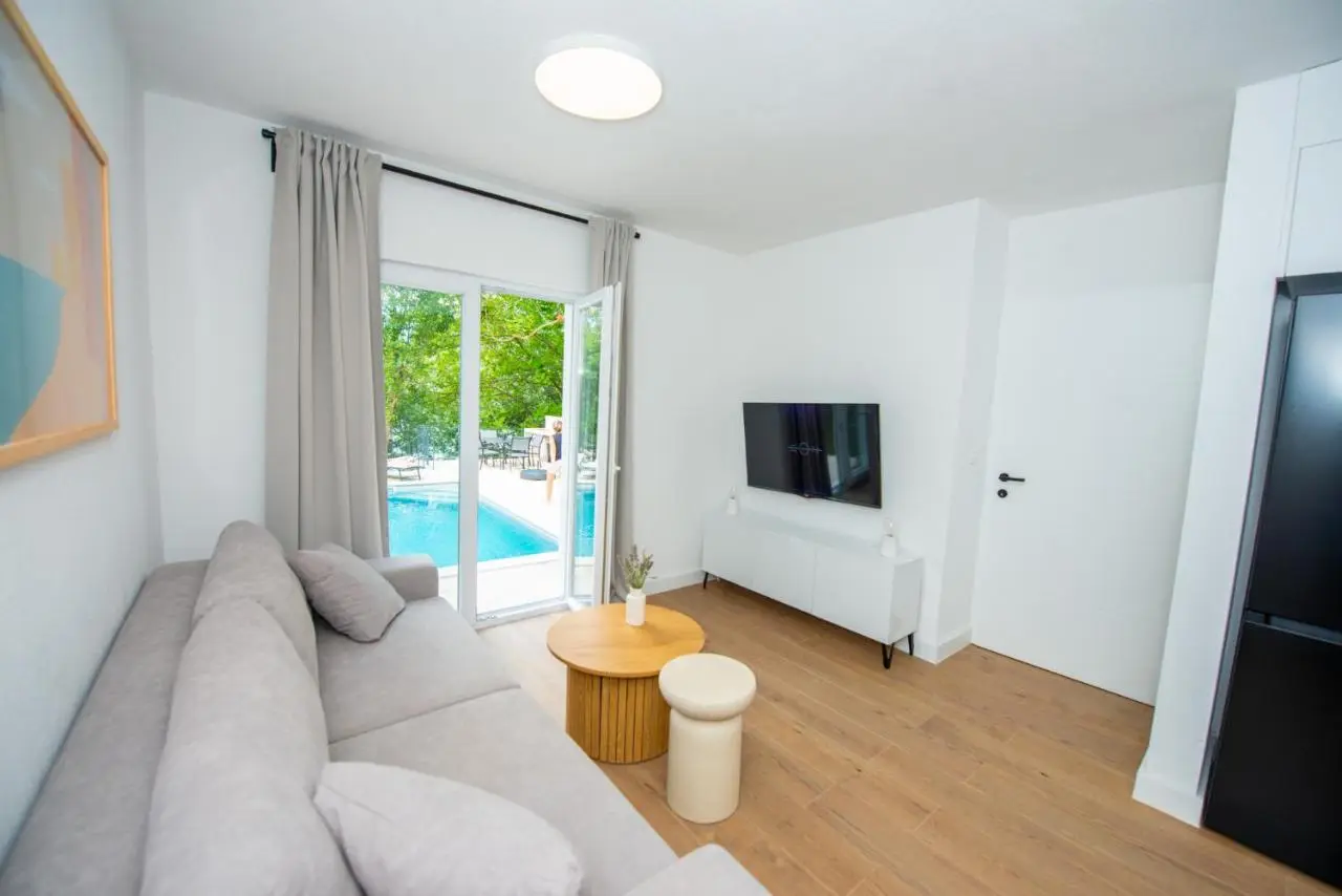 LAKE HOUSE ŠUMICA, Mostar