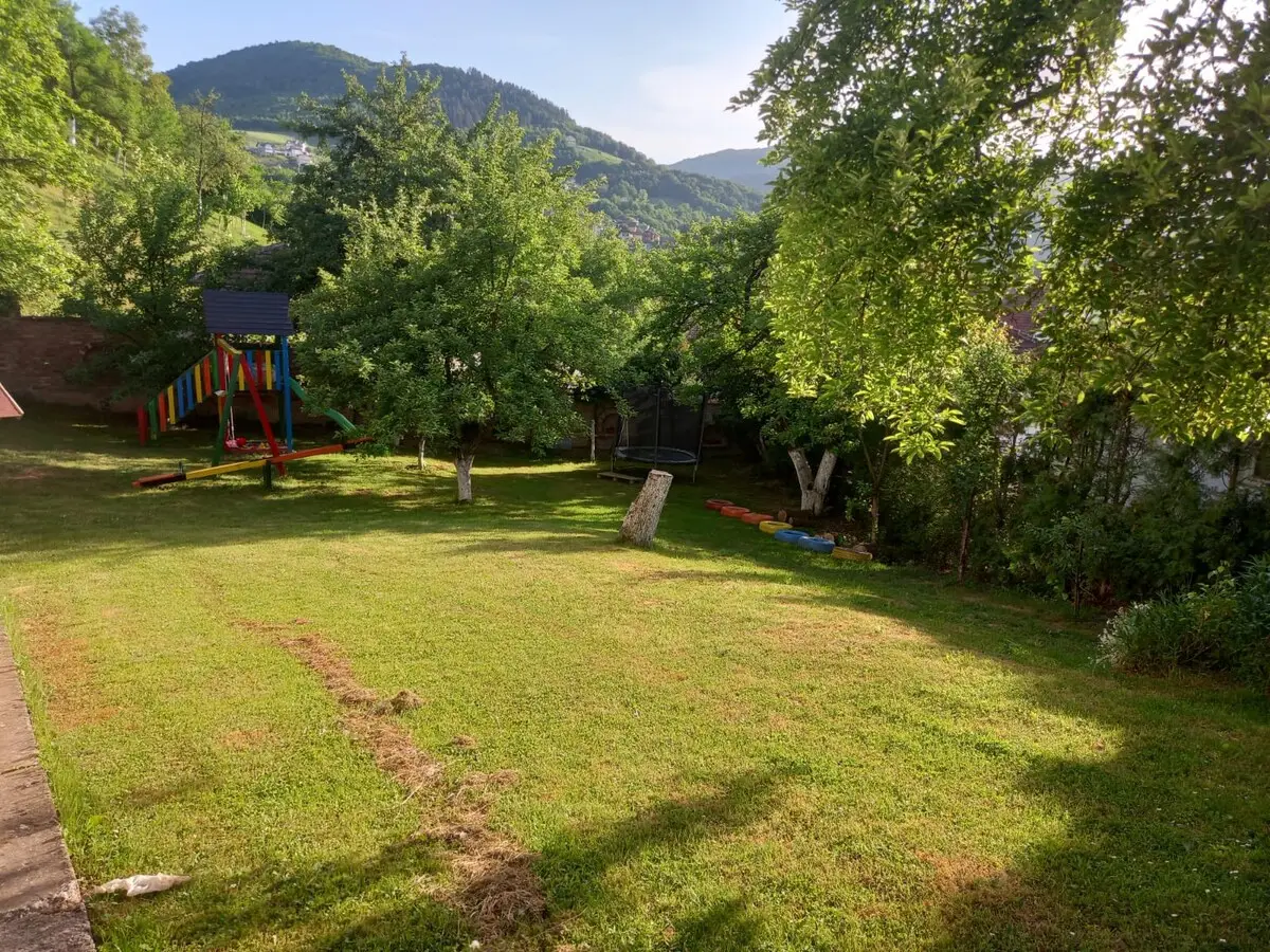 1-min to Bus /  House with Big Garden and BBQ