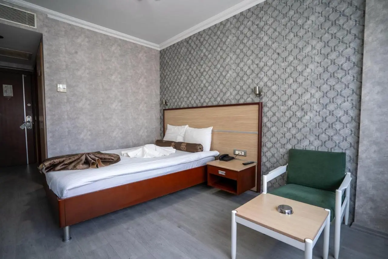 HALLEY OTEL