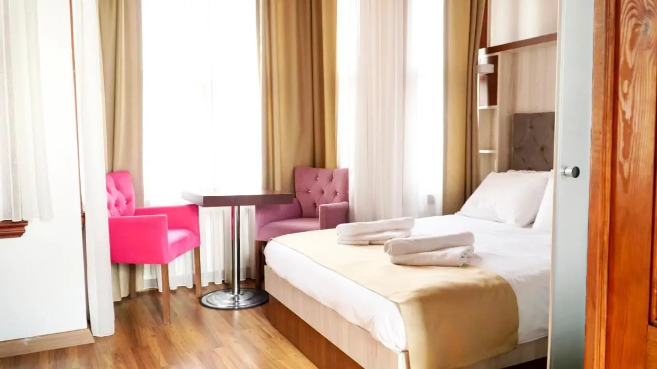 QONAQ HOTEL & SUITES