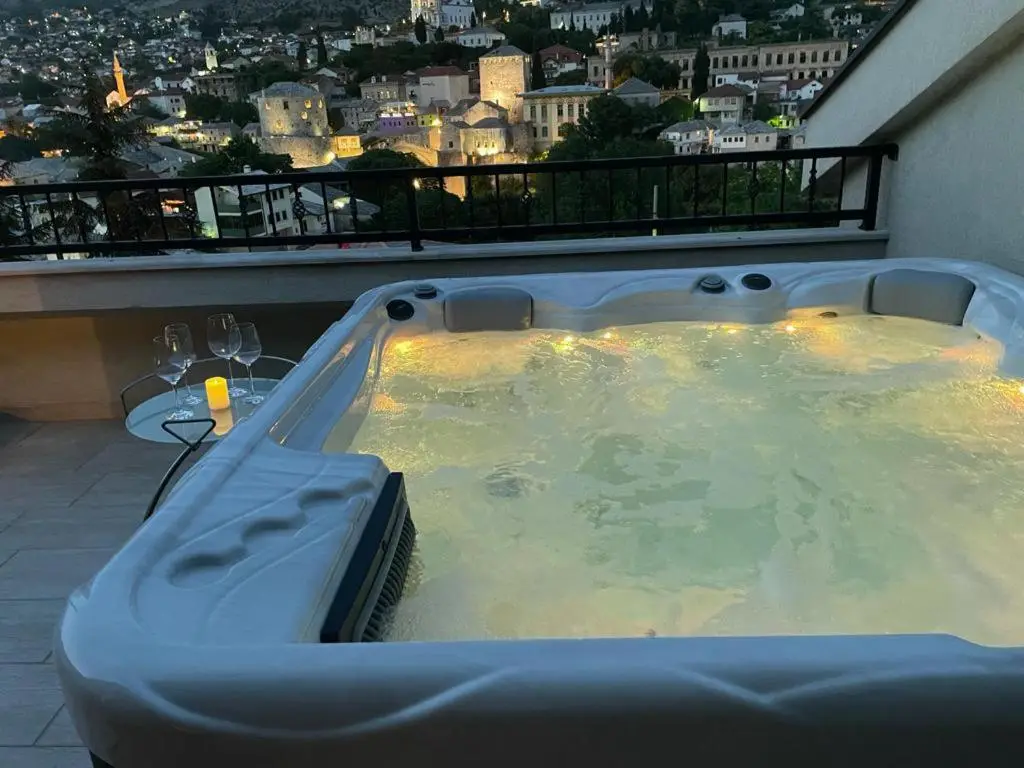Penthouse with Old bridge view and jacuzzi