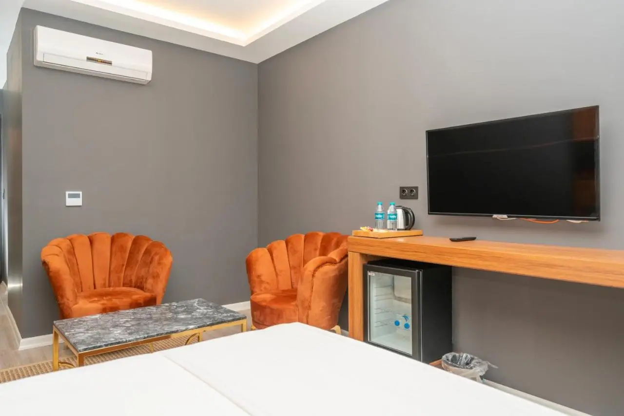 Center Suite