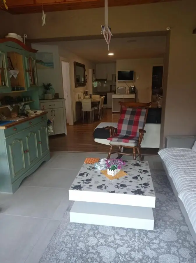 Little Joy Lodge , Loč Mala Radost