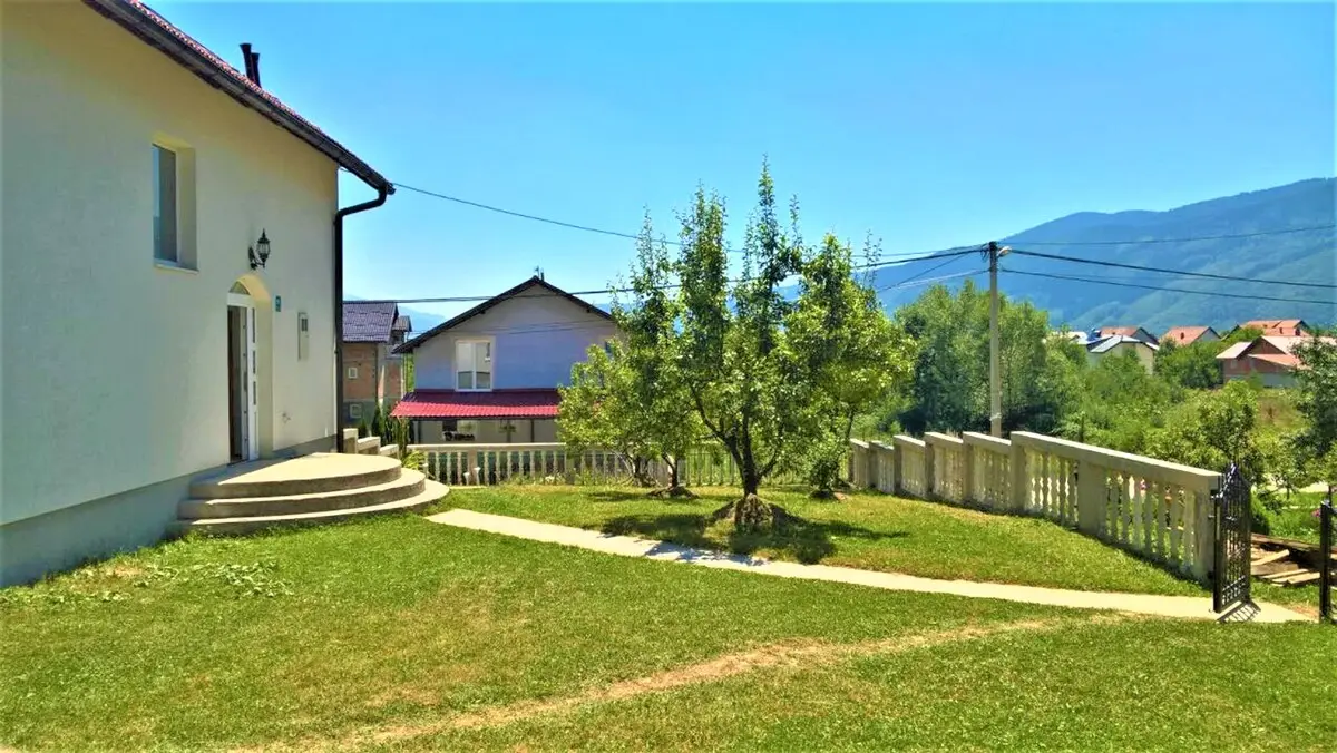 Villa Bosna (Pool, Sauna, Jacuzzi, BBQ,Playground)