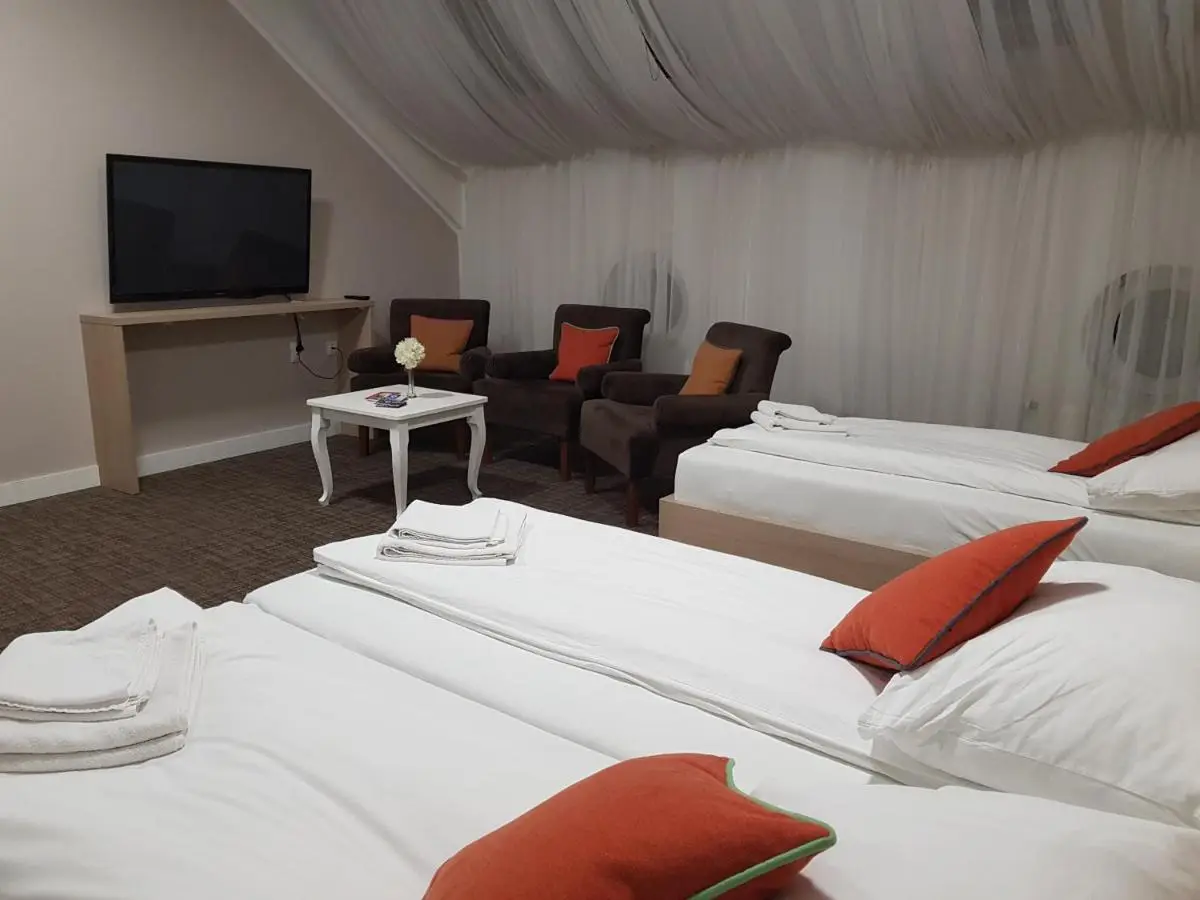 Hotel Story