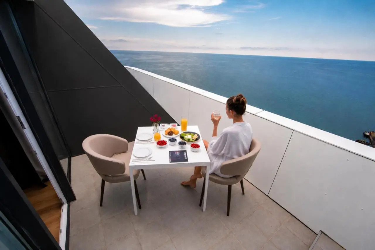 Alliance Palace Golden Sea View Aparthotel