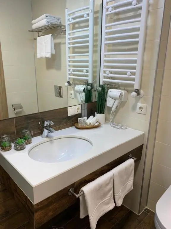 A Modern Suite Close to Gondola Ski Lift