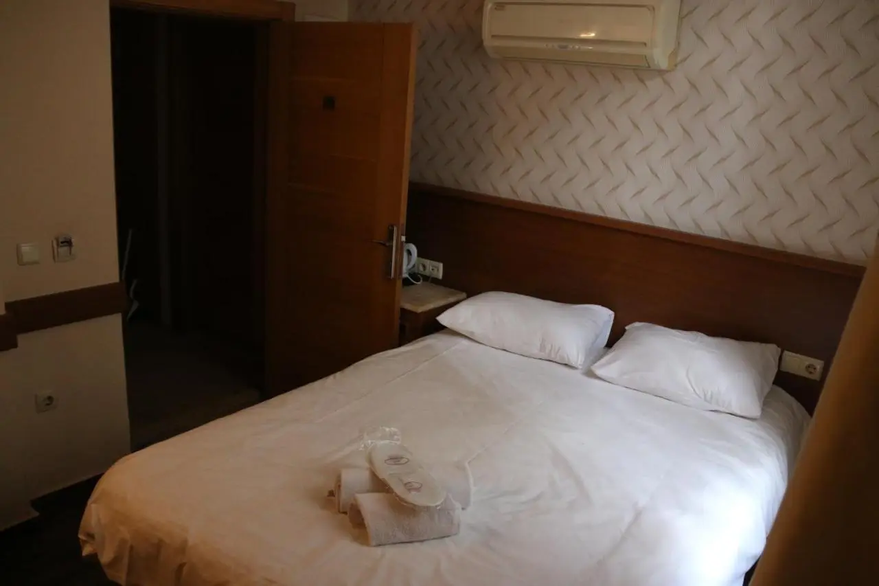 Grand Peninsula Hotel