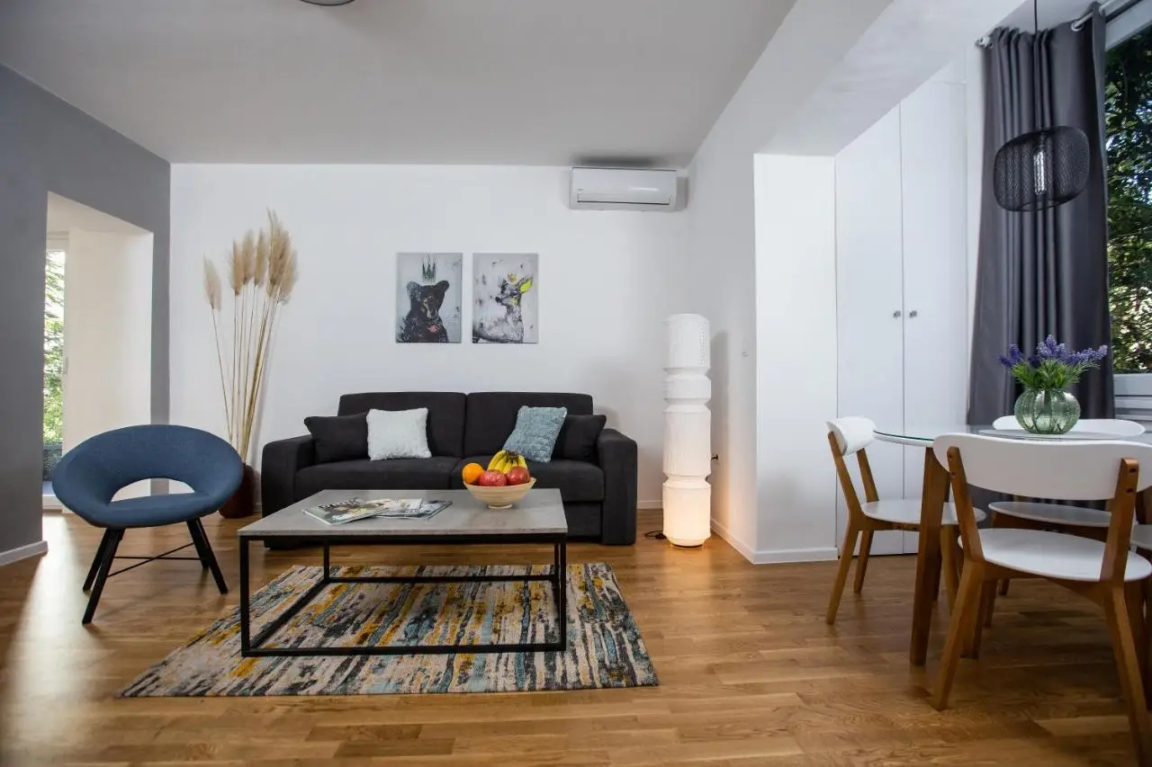 Big Tree Apartment & The Nest Apartment - free Parking
