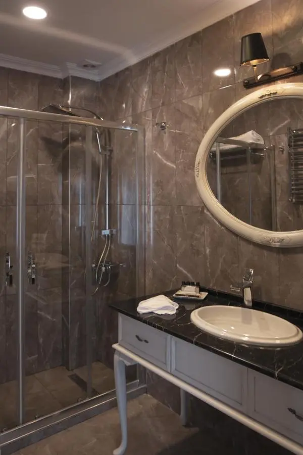 Louis Rooms