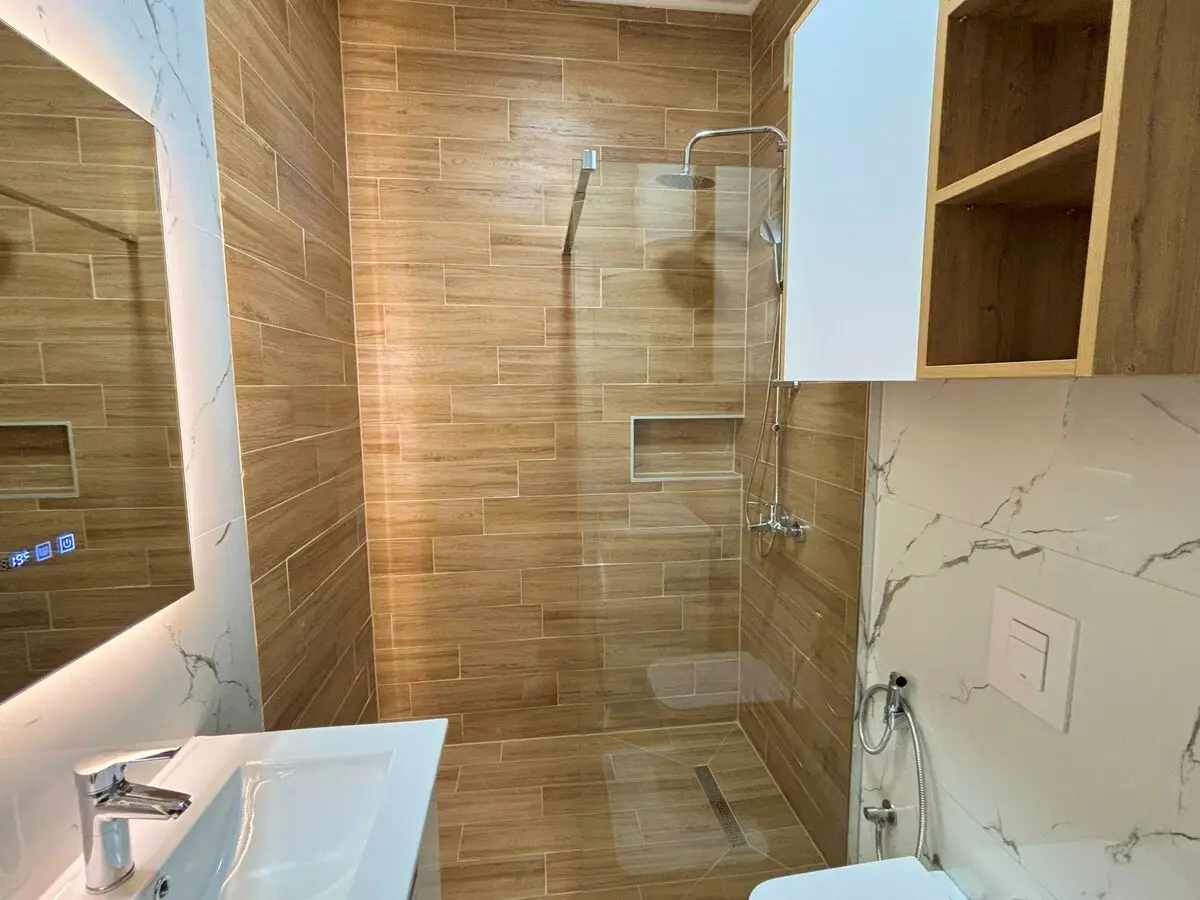 One-Bedroom Apartment with Terrace & Free Parking