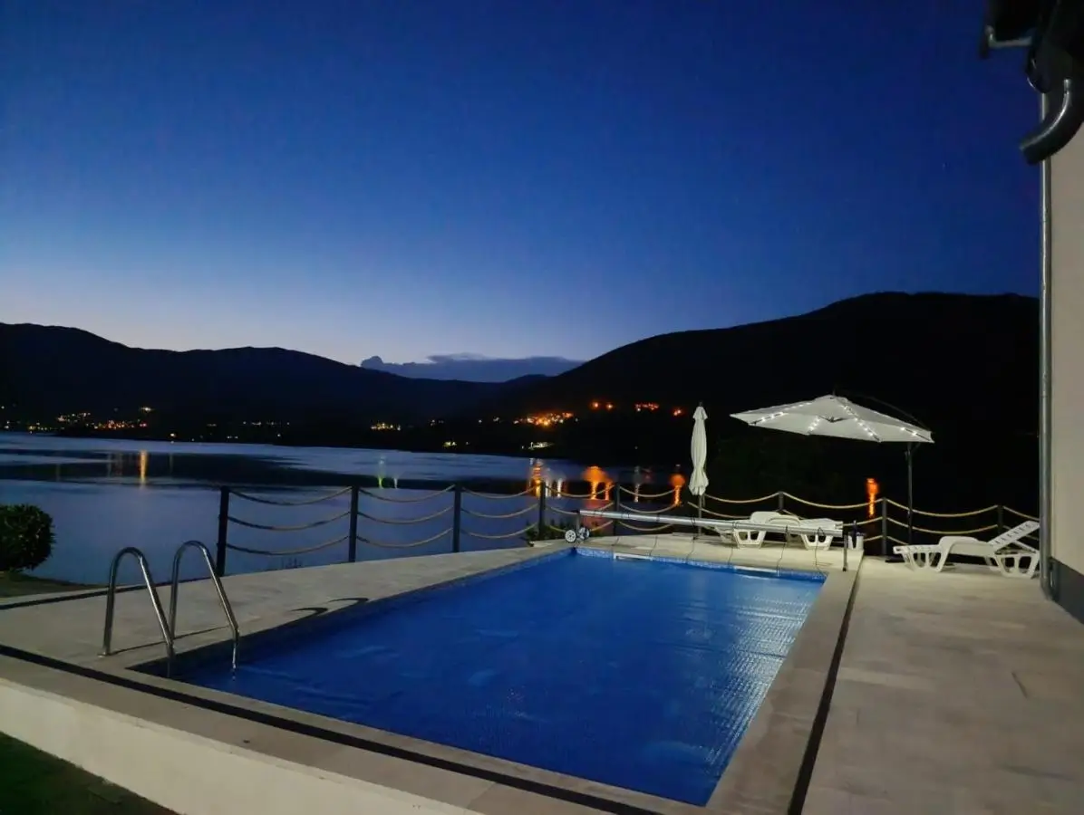 Oaza mira - Apartment with Lake View & Private Pool