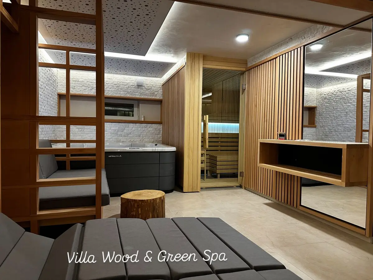 Villa Wood & Green Pool & Spa Residence