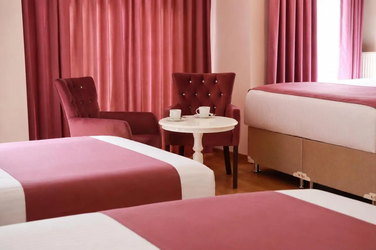 Weingart Black Pearl Hotel