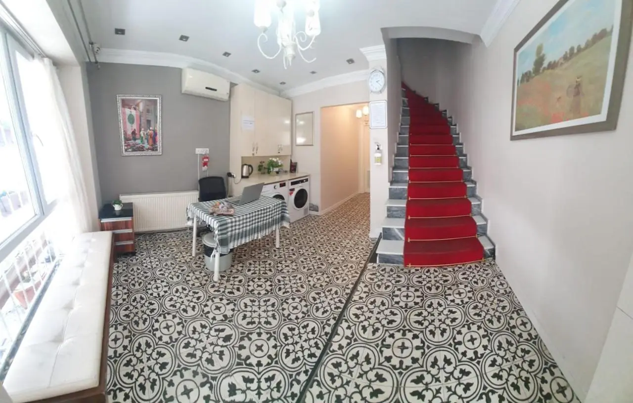 TAKSİM LİFE HOUSE