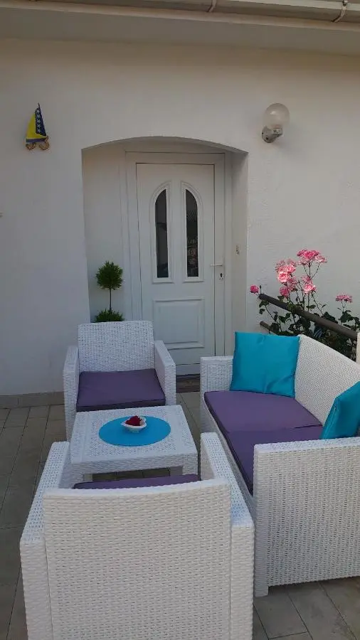 Apartments Tulipan - with free private parking garage