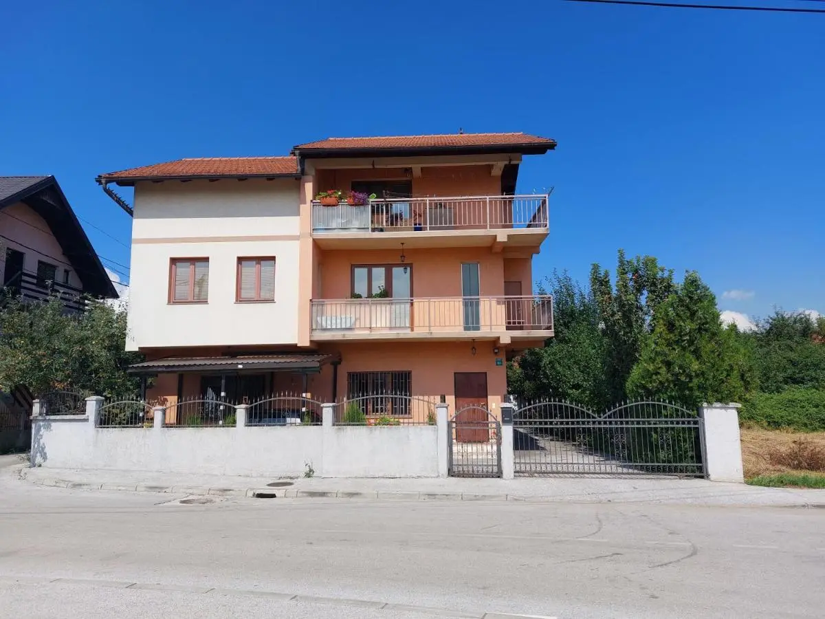 Apartman Nedim - Free Parking & Garden near Airport