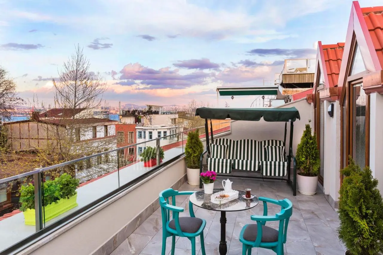 Obelisk Hotel & Suites