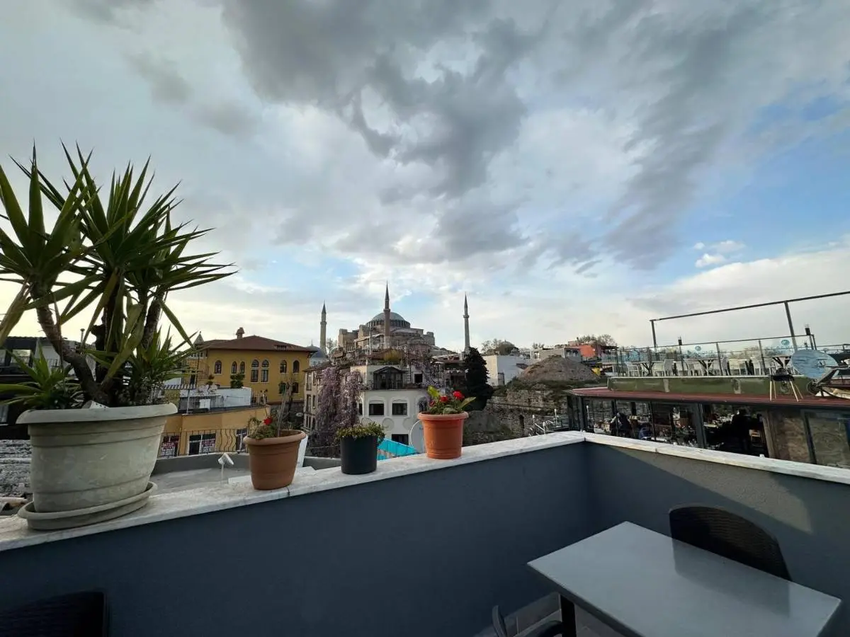 Hanedan Hotel