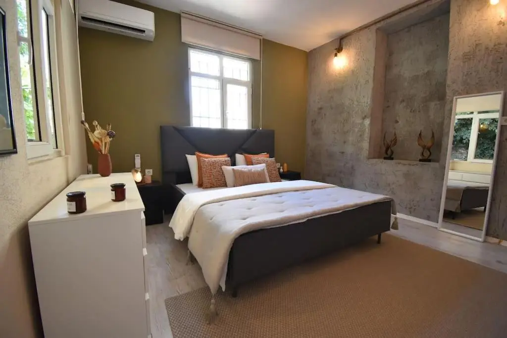Stunning 6BR 4Bath near Tram