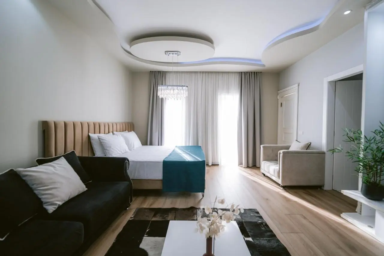 TRIBUTE Hotel