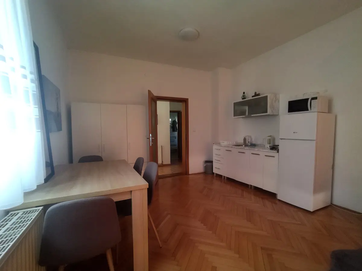 Family Suite Apartment - 2 Studios with Garden