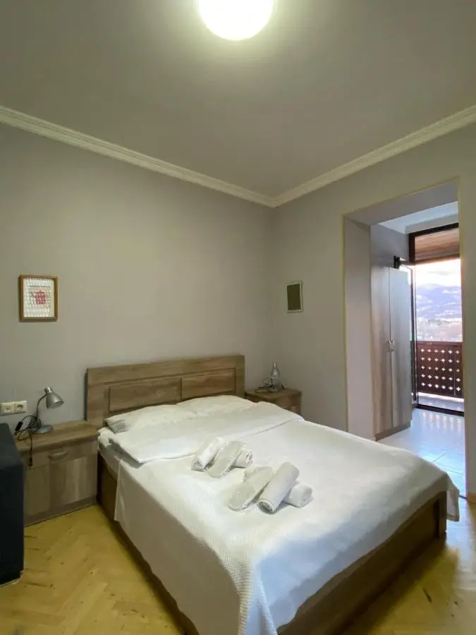 8 rooms