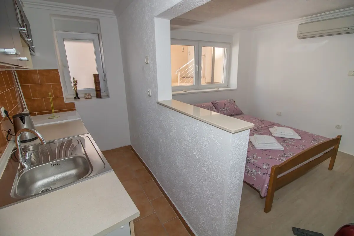 Studio apartment "Cernica"
