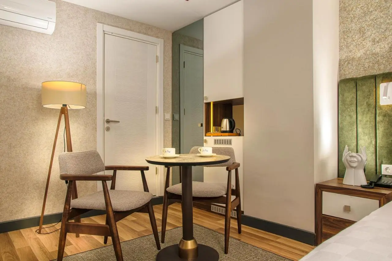 La Mia Suites