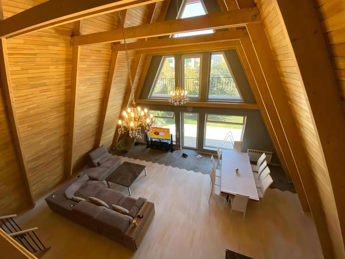 Trigon Villa Family , HOT POOL ,SAUNA,JACUZZI