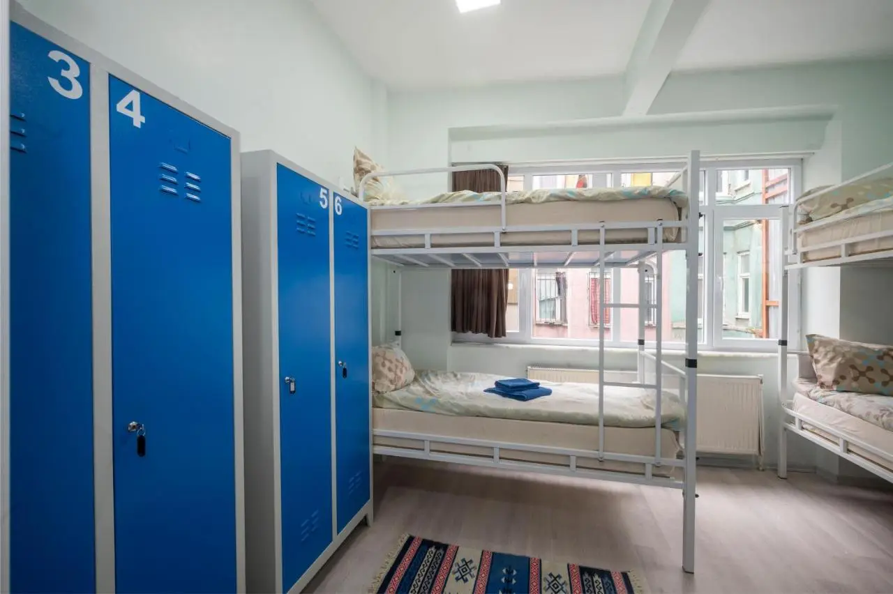 XALİLA HOSTEL & CAFE, MEN's ROOM, BEST IN ISTANBUL ,