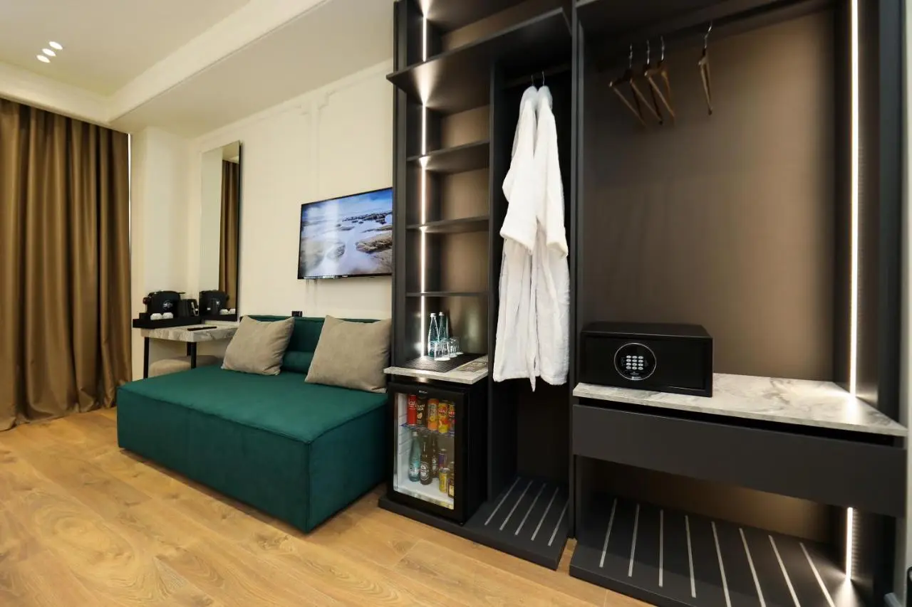 Hotel Adore