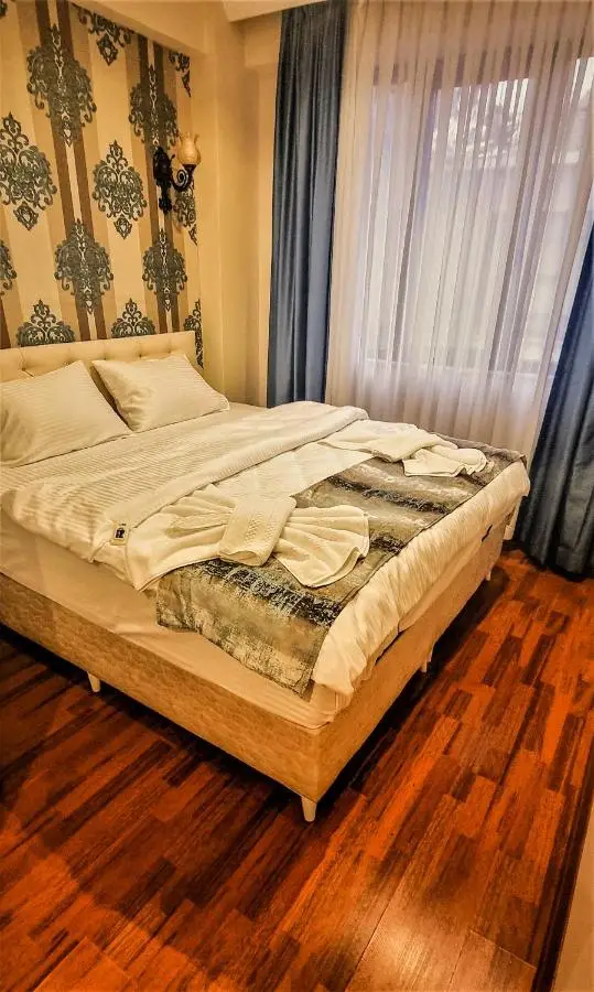 By Historial Hotel Due